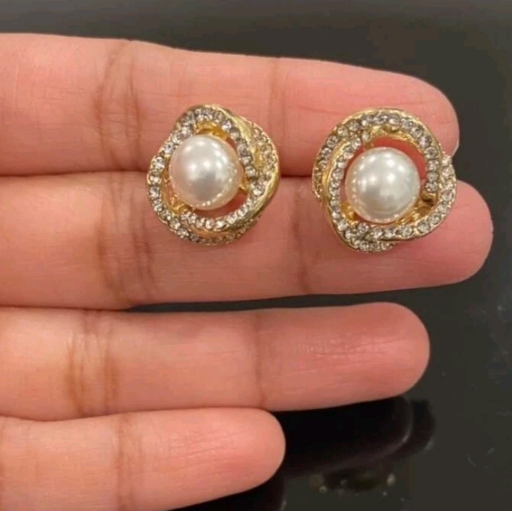 💖 2/$30 Women's vintage Elegant faux pearl & rhinestone evening stud earrings - Picture 12 of 13